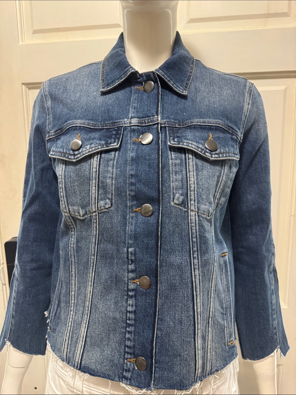 Frame Denim Women's Medium Blue Cropped Jean Jacket Size XSMALL - Picture 2 of 12